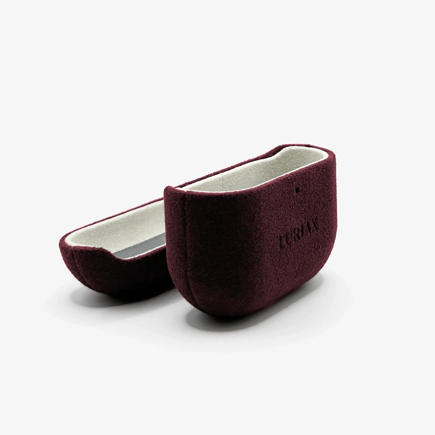 The AirPods 4 Case in Bordeaux, Alcantara® — lifestyle | Luriax