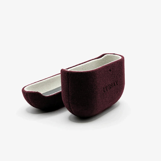 The AirPods 4 Case in Bordeaux, Alcantara® — lifestyle | Luriax