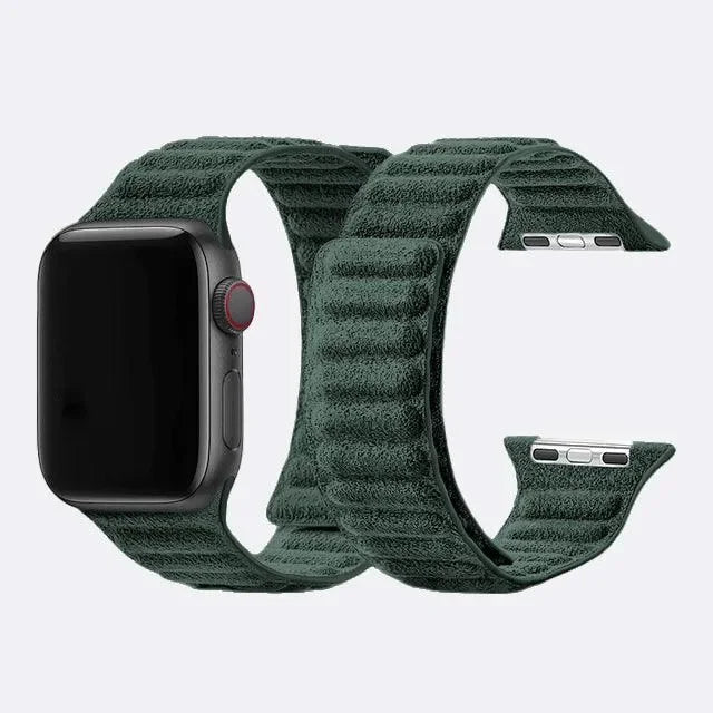 The Magnetic Band in Midnight Green, Alcantara® — band detail | Luriax